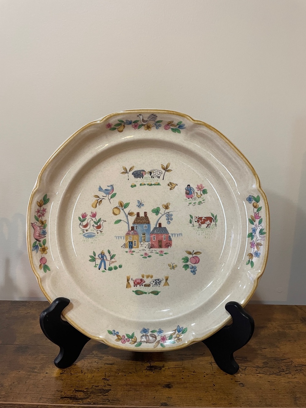 International Heartland Vintage Floral Farmhouse plate.